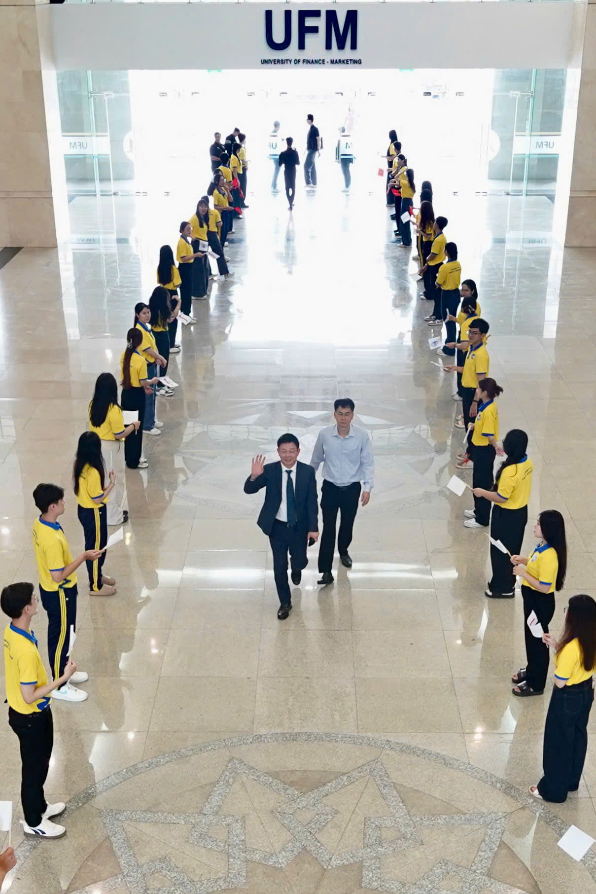 Tổng biên tập báo Tiền Phong - nhà báo Phùng Công Sưởng - Trưởng Ban tổ chức Hoa hậu Việt Nam 2024 có mặt tại buổi gặp gỡ đặc biệt. Ảnh: Phạm Nguyễn Tổng biên tập báo Tiền Phong - nhà báo Phùng Công Sưởng - Trưởng Ban tổ chức Hoa hậu Việt Nam 2024 có mặt tại buổi gặp gỡ đặc biệt. Ảnh: Phạm Nguyễn