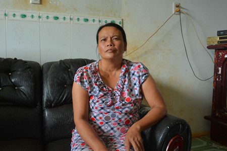 Bà Xuân mẹ Hiền cảm thấy bị tổn thương và nhục nhã vì bị gia đình ông Nọ xúc phạm, chê bai. Bà Xuân mẹ Hiền cảm thấy bị tổn thương và nhục nhã vì bị gia đình ông Nọ xúc phạm, chê bai