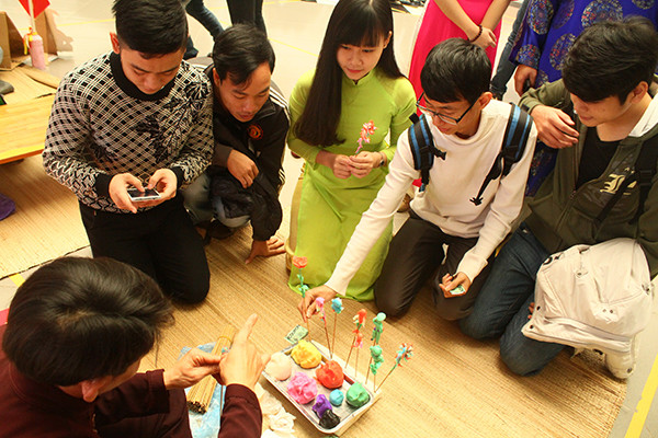 Ghé thăm chợ Tết "made by" học sinh - sinh viên ảnh 4