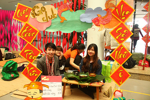 Ghé thăm chợ Tết "made by" học sinh - sinh viên ảnh 1