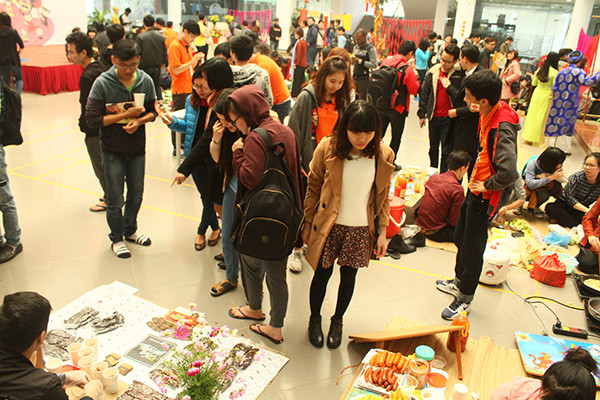 Ghé thăm chợ Tết "made by" học sinh - sinh viên ảnh 6