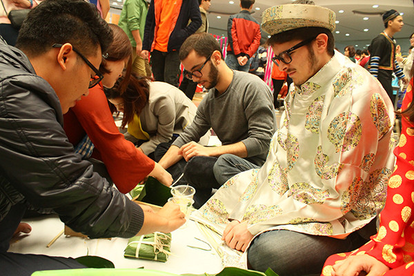 Ghé thăm chợ Tết "made by" học sinh - sinh viên ảnh 3