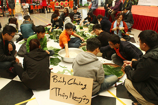 Ghé thăm chợ Tết "made by" học sinh - sinh viên ảnh 2