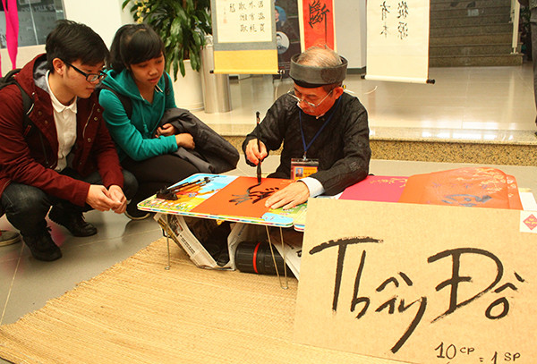 Ghé thăm chợ Tết "made by" học sinh - sinh viên ảnh 5