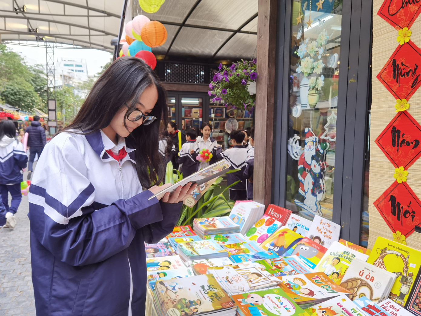 Phố sách Xuân Quý Mão được tổ chức từ ngày từ 16/01 đến 29/01 (từ 25 tháng Chạp đến mùng 08 Tết). Phố sách Xuân Quý Mão được tổ chức từ ngày từ 16/01 đến 29/01 (từ 25 tháng Chạp đến mùng 08 Tết).