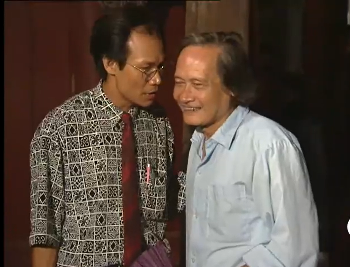 Nghệ sĩ Nguyễn Hải và NSND Trần Tiến trong phim Chuyện làng Nhô. Ảnh: CMH. Nghệ sĩ Nguyễn Hải và NSND Trần Tiến trong phim Chuyện làng Nhô. Ảnh: CMH.