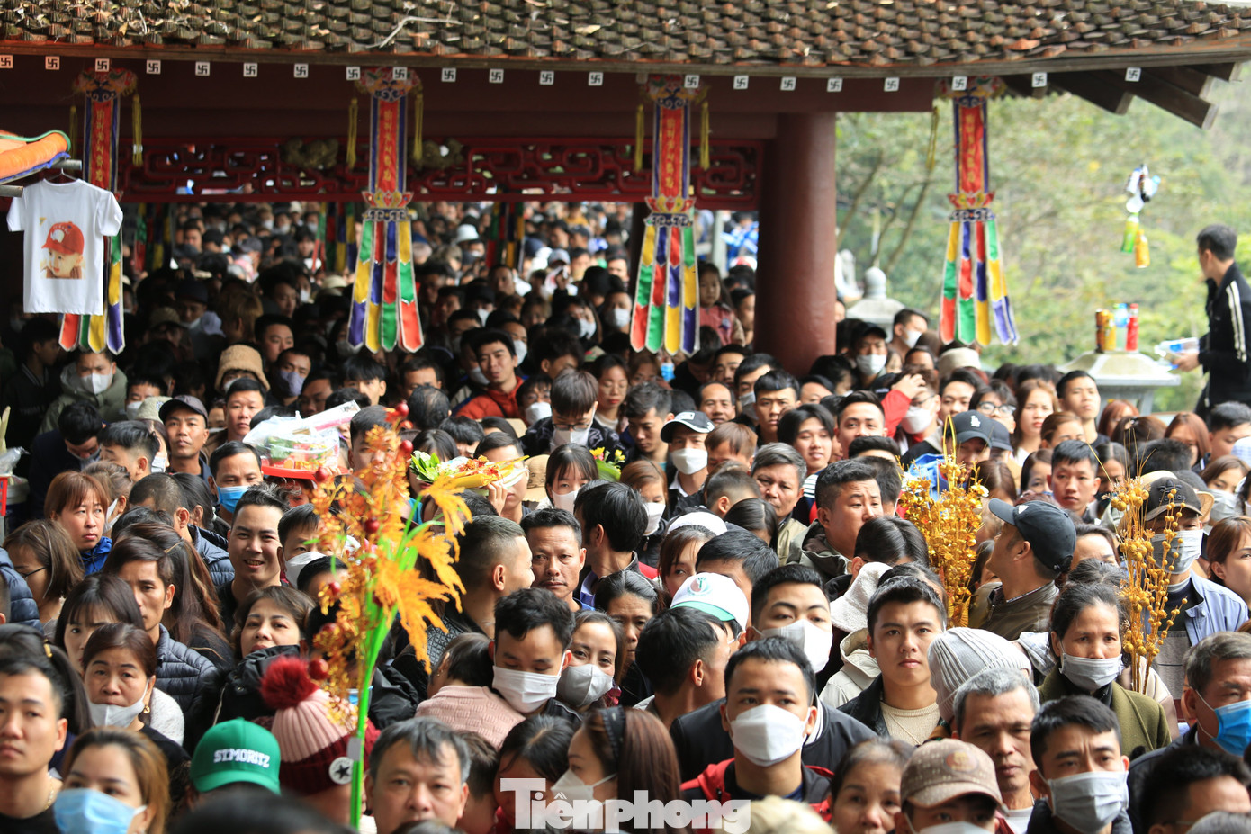 Yêu cầu không để xảy ra tình trạng chen lấn, tranh cướp... tại lễ hội. Yêu cầu không để xảy ra tình trạng chen lấn, tranh cướp... tại lễ hội.