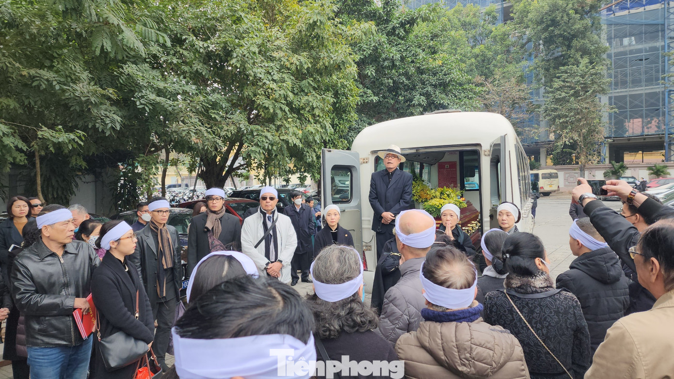 Tiễn biệt NSND Trần Tiến những phút cuối.