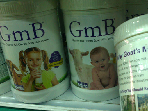 Sữa dê GmB được bày bán tại siêu thị Medicare