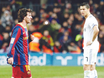 Sẽ không có cuộc đối đầu Messi-Ronaldo đêm nay ở trận Siêu kinh điển. Ảnh: Getty Images