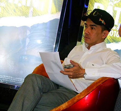 Minh Thuận với vai trò là giám đốc casting trong buổi casting cho bộ phim truyền hình của Áo mang tên The Dream Hotel. Ảnh: Hãng BHD cung cấp Minh Thuận với vai trò là giám đốc casting trong buổi casting cho bộ phim truyền hình của Áo mang tên The Dream Hotel