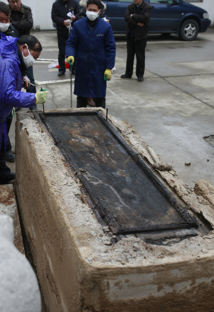 Quan tài có ba lớp gỗ. Quan tài có ba lớp gỗ của xác ướp