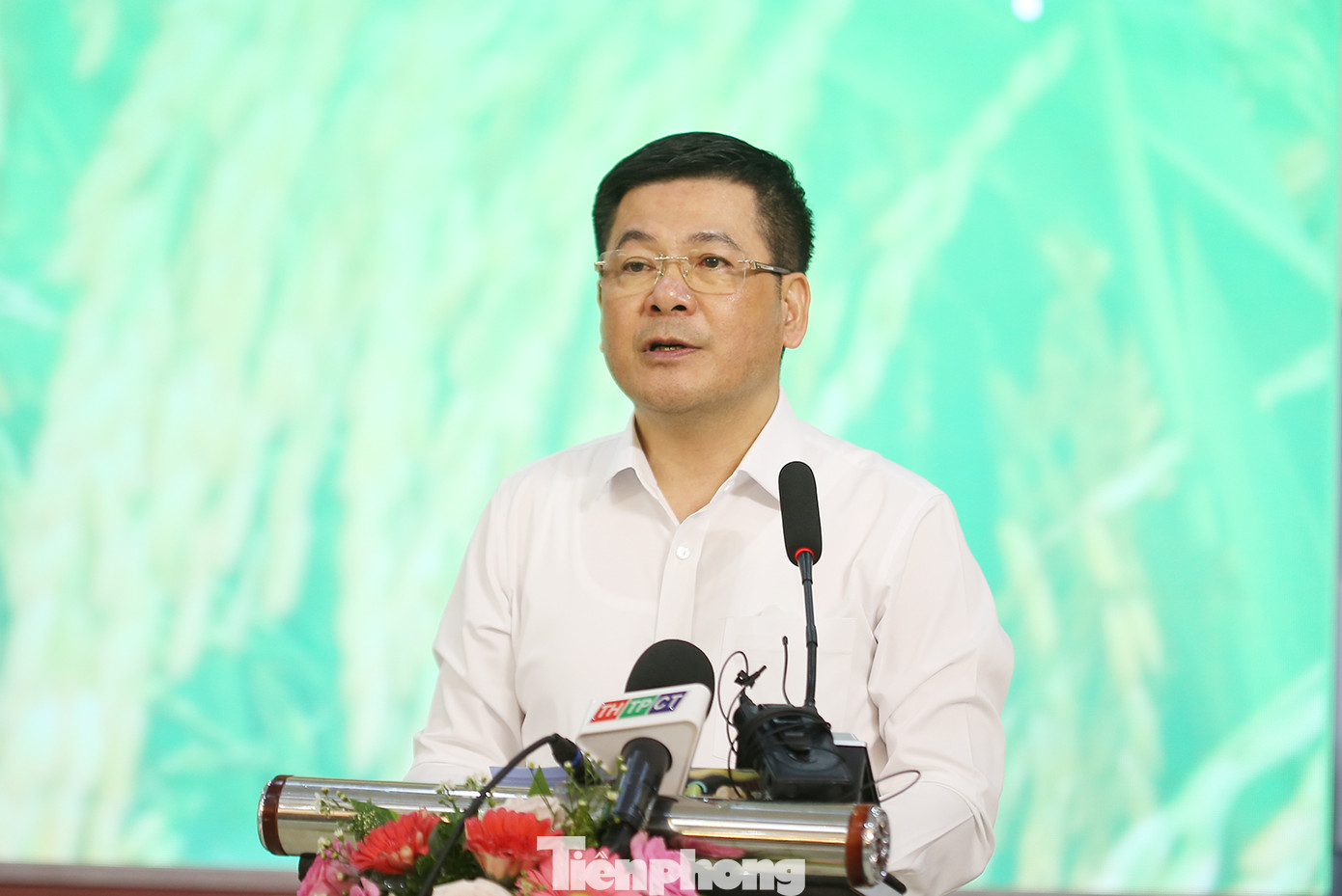 Bộ trưởng Bộ Công Thương Nguyễn Hồng Diên phát biểu tại hội nghị. Ảnh: Trường Phong. Bộ trưởng Bộ Công Thương Nguyễn Hồng Diên phát biểu tại hội nghị. Ảnh: Trường Phong.