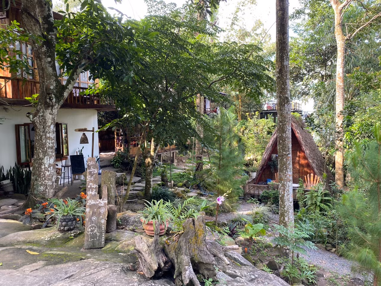 Một homestay ở núi Cấm. Ảnh: PV