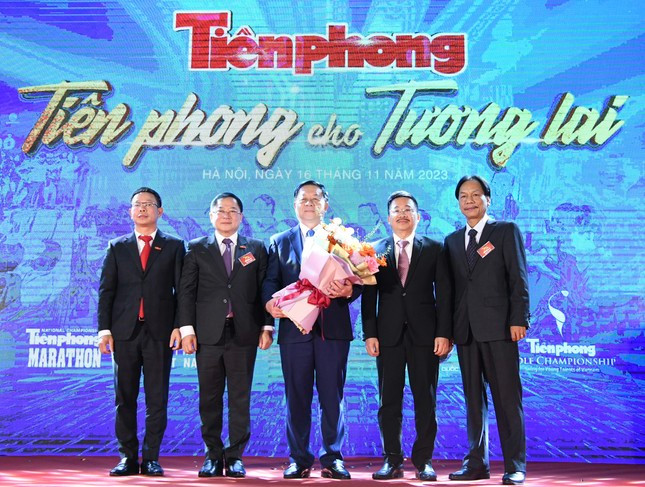 Trưởng ban Tuyên giáo T.Ư Nguyễn Trọng Nghĩa với Ban Biên tập báo Tiền Phong. Ảnh: PV. Trưởng ban Tuyên giáo T.Ư Nguyễn Trọng Nghĩa với Ban Biên tập báo Tiền Phong. Ảnh: PV.