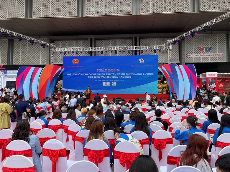 Toàn cảnh lễ phát động giải thưởng báo chí tuyên truyền về sử dụng năng lượng tiết kiệm và hiệu quả năm 2023. Ảnh: PV
