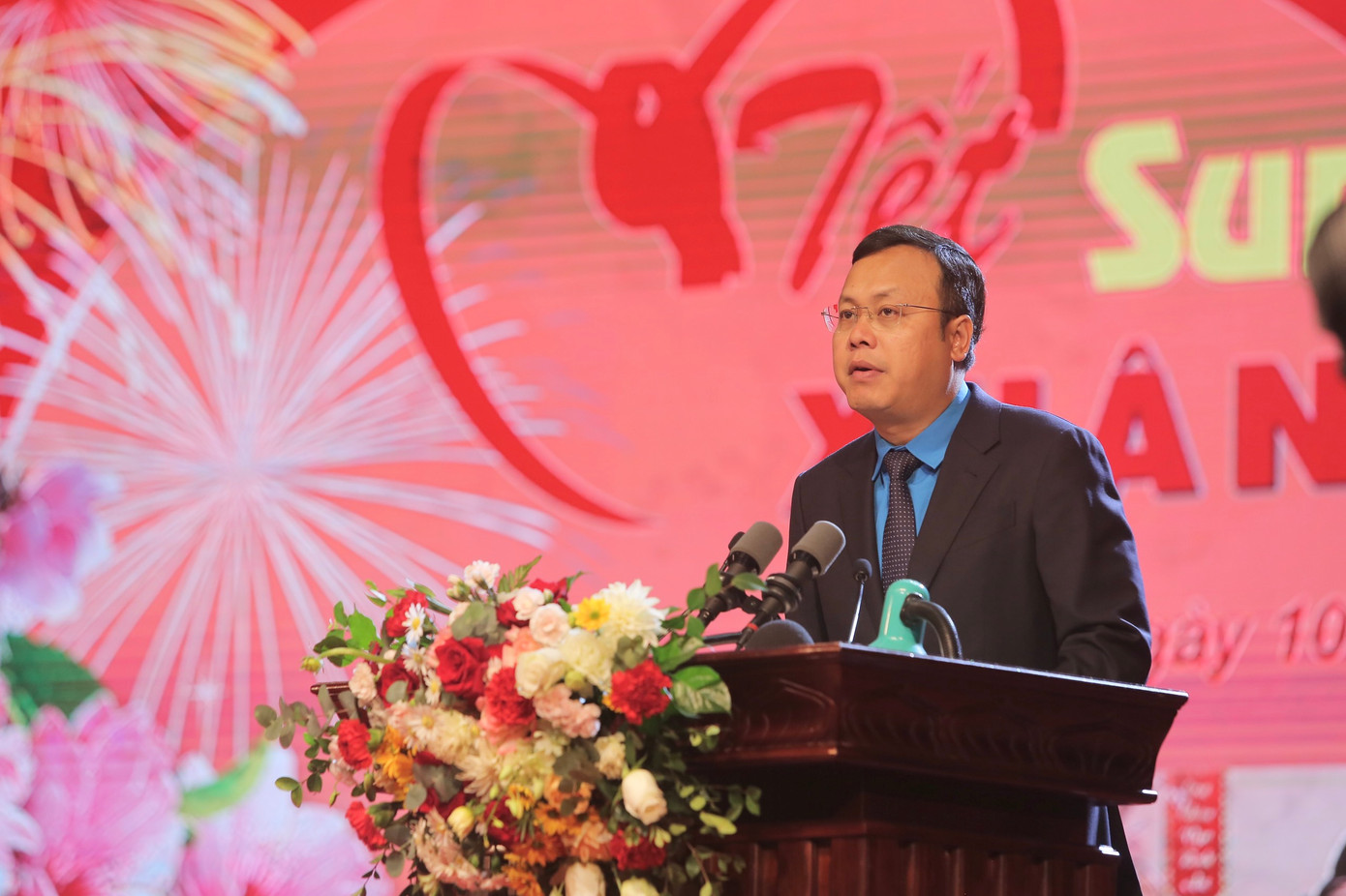 Phát biểu tại chương trình, Chủ tịch LĐLĐ thành phố Hà Nội Phạm Quang Thanh cho biết, năm 2022, các cấp Công đoàn Thủ đô đã trích từ ngân sách Công đoàn trên 200 tỷ đồng để thăm hỏi, chăm lo, hỗ trợ cho trên 130.000 đoàn viên, người lao động khó khăn, hỗ trợ sửa chữa, xây dựng 50 mái ấm Công đoàn. Đặc biệt dịp Tết nguyên đán Quý mão - 2023, LĐLĐ thành phố Hà Nội đã tập trung nguồn lực để chăm lo, hỗ trợ người lao động khó khăn, với tổng số tiền trên 48 tỷ đồng; từ đó tạo sự yên tâm, khích lệ, động viên đoàn viên, người lao động gắn bó với doanh nghiệp, gắn bó với tổ chức Công đoàn, làm việc với năng suất cao hơn, chất lượng cao hơn.