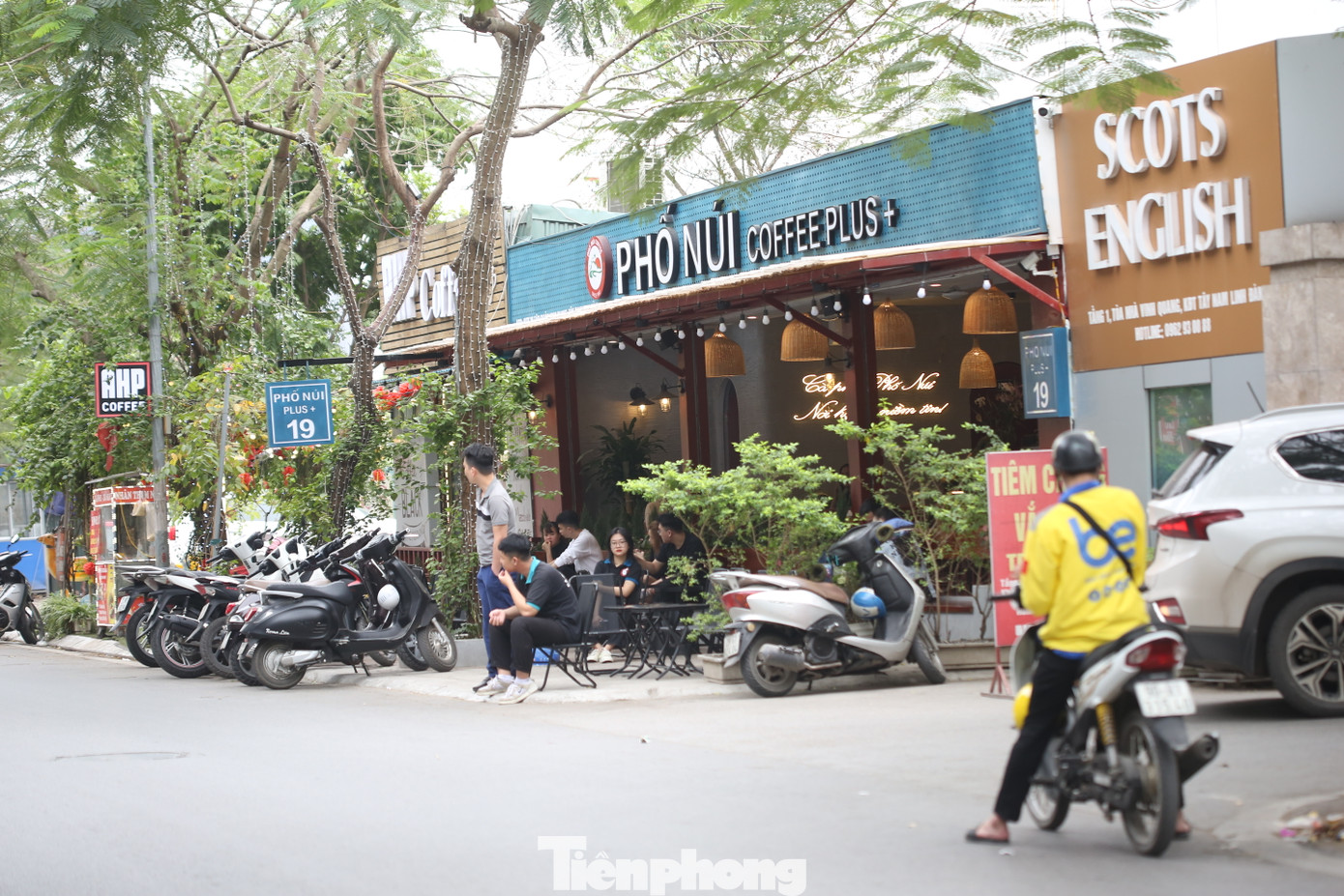 Thành phố Hà Nội sẽ quy trách nhiệm cho người đứng đầu địa bàn nếu để xảy ra vi phạm lòng đường, vỉa hè nghiêm trọng. Ảnh: Trường Phong