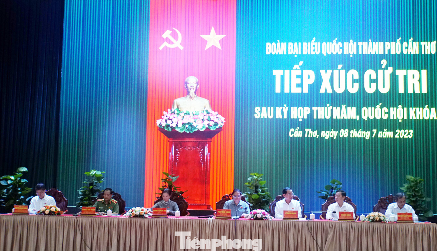 Thủ tướng Chính phủ Phạm Minh Chính và đoàn Đại biểu Quốc hội thành phố Cần Thơ tiếp xúc cử tri. Ảnh: Hoà Hội.