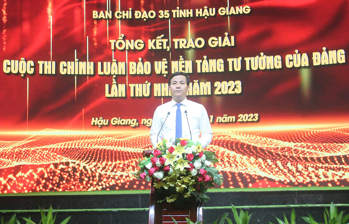 Phó Bí thư Thường trực Tỉnh ủy, Chủ tịch HĐND tỉnh Hậu Giang Trần Văn Huyến phát biểu tại lễ trao giải. Phó Bí thư Thường trực Tỉnh ủy, Chủ tịch HĐND tỉnh Hậu Giang Trần Văn Huyến phát biểu tại lễ trao giải.