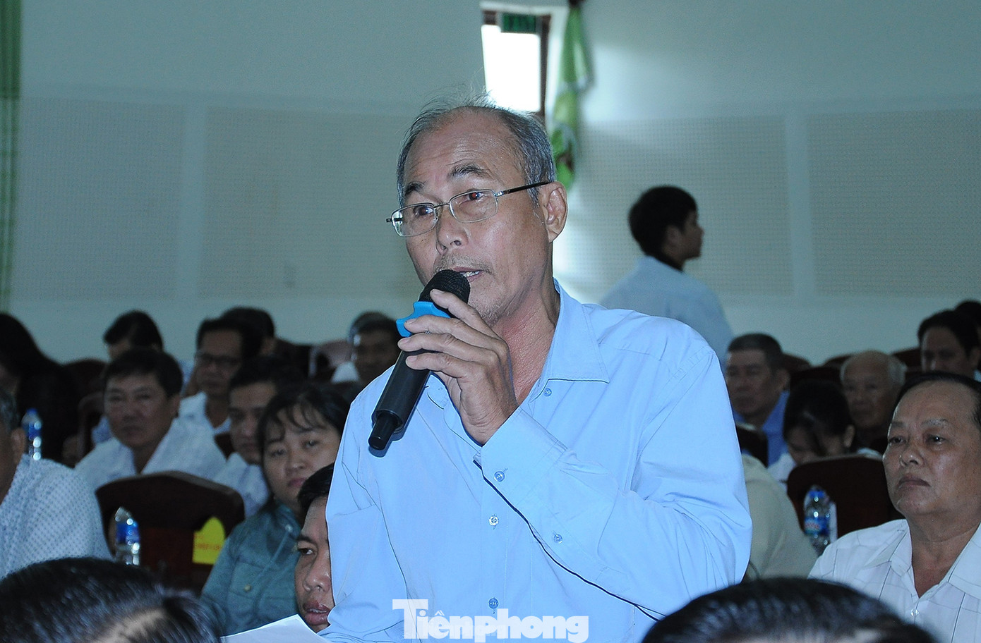 Cử tri thành phố Ngã Bảy kiến nghị tại hội nghị tiếp xúc cử tri. Ảnh: CK. Cử tri thành phố Ngã Bảy kiến nghị tại hội nghị tiếp xúc cử tri. Ảnh: CK.