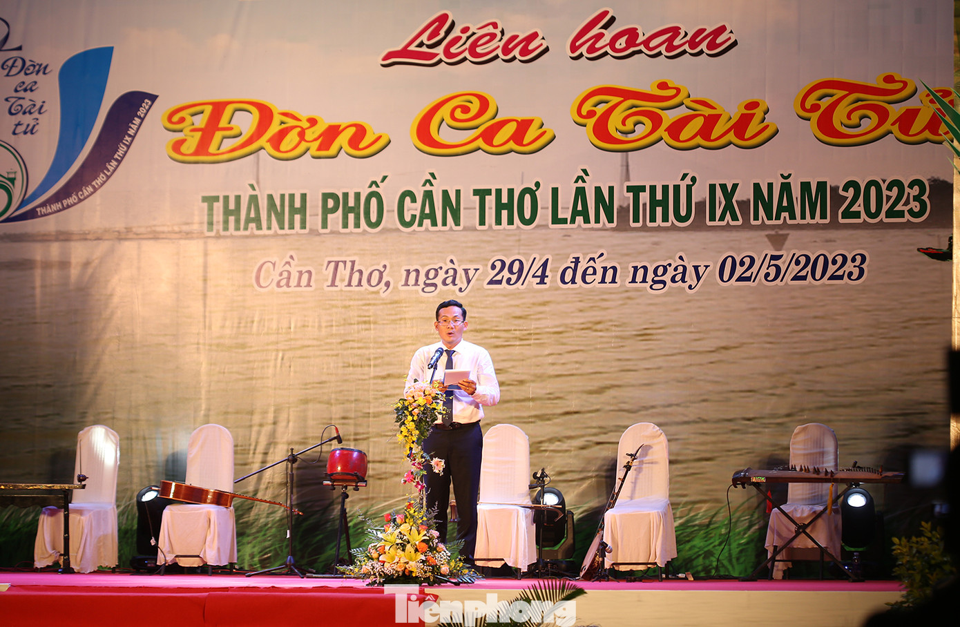 Ông Nguyễn Minh Tuấn, Giám đốc Sở Văn hóa Thể thao và Du lịch thành phố Cần Thơ - trưởng ban tổ chức Liên hoan - cho biết liên hoan năm 2023 thu hút 38 tài tử, nghệ nhân đờn và 55 tài tử, nghệ nhân ca của Trung tâm Văn hóa - Thể thao và Truyền thanh 9 quận, huyện trên địa bàn thành phố.