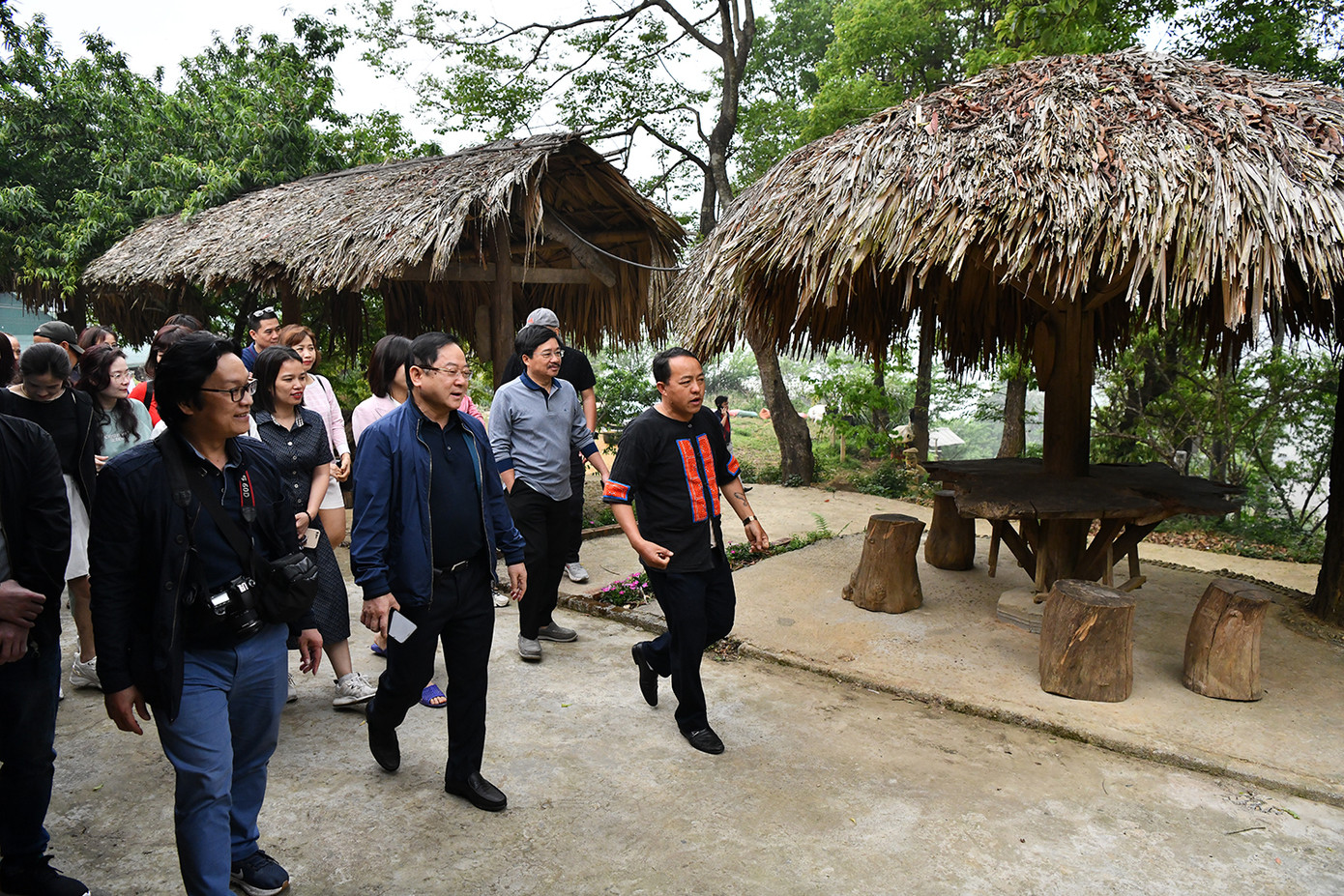 Mới đây, trong khuôn khổ Diễn đàn Du lịch ASEAN (ATF) 2023 tại Indonesia, điểm bản du lịch cộng đồng Sin Suối Hồ được nhận giải ở Hạng mục Giải thưởng Du lịch cộng đồng ASEAN lần thứ 3. Giải thưởng này tôn vinh các địa phương, đơn vị có sản phẩm du lịch, dịch vụ du lịch chất lượng cao, góp phần phát triển bền vững các điểm đến du lịch của khu vực ASEAN.