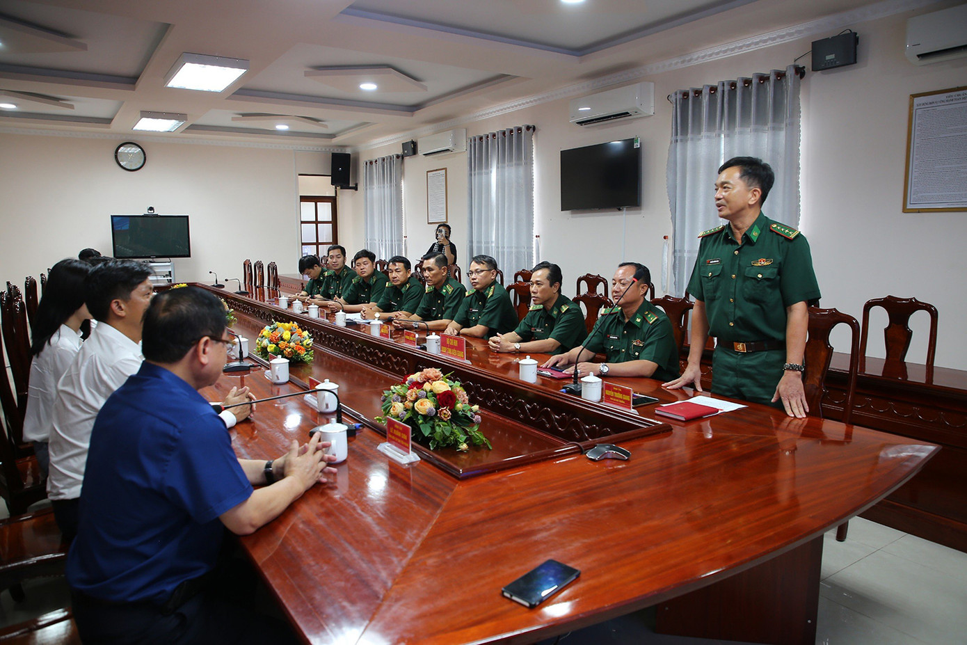 Đại tá Nguyễn Trường Giang, Phó Chỉ huy trưởng Bộ đội biên phòng tỉnh Kiên Giang phát biểu tại chương trình. Ảnh: Nhật Huy.