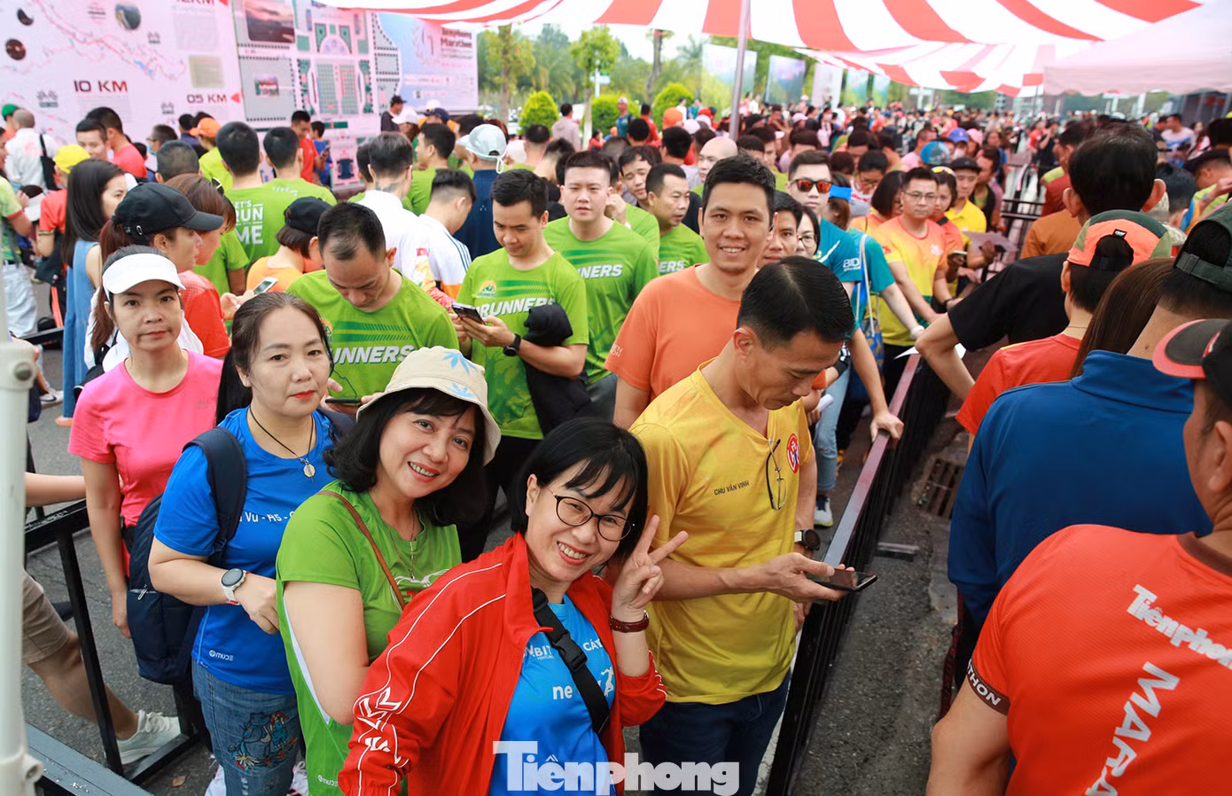 Trước đó, từ chiều 24/3, hàng nghìn vận động viên đến Lai Châu để tham gia giải chạy. Trong ngày 25/3, các vận động viên phải hoàn thành việc nhận racekit để chuẩn bị tham gia các cự ly chạy vào sáng 26/3.