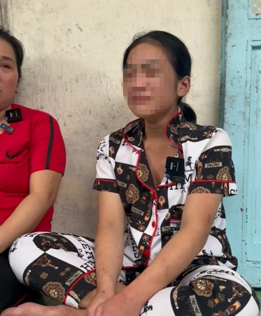 Thiếu nữ 16 tuổi ở Cà Mau kể lại chuyện bị bạo hành trên mạng xã hội. Thiếu nữ 16 tuổi ở Cà Mau kể lại chuyện bị bạo hành trên mạng xã hội.