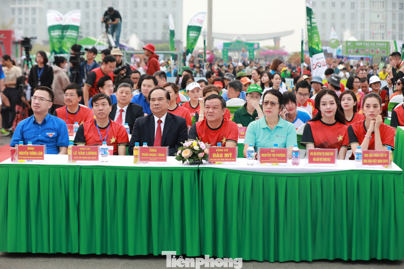 Các đại biểu khách mời dự chương trình. Ảnh: Như Ý