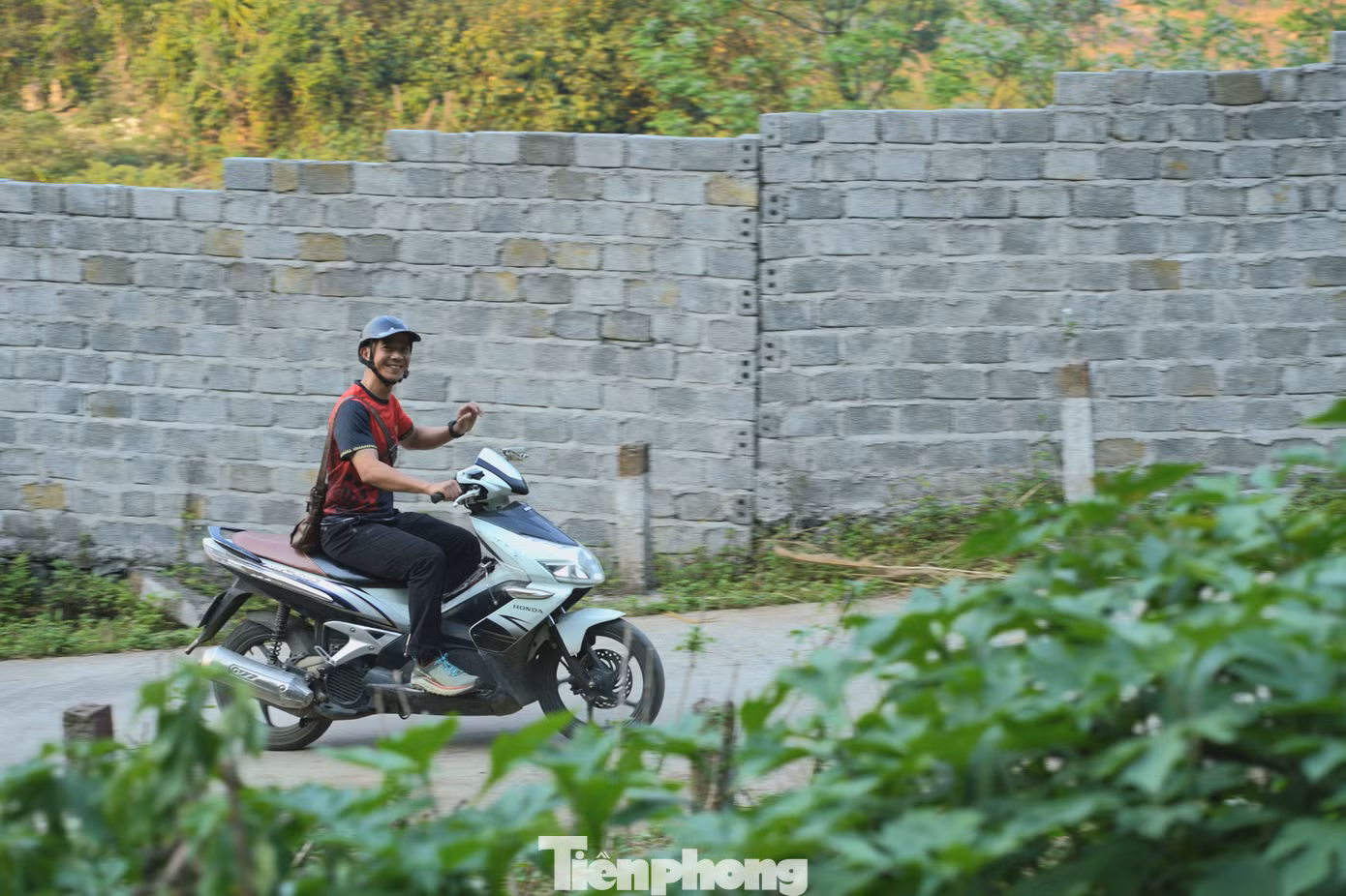 Một vận động viên trải nghiệm cung đường chạy trước thềm khai mạc giải Tiền Phong Marathon. Nhiều vận động viên cho rằng, đường chạy ở Lai Châu đẹp, nhưng khá nhiều dốc, phải có quyết tâm, sự cố gắng, nỗ lực lớn để hoàn thành.