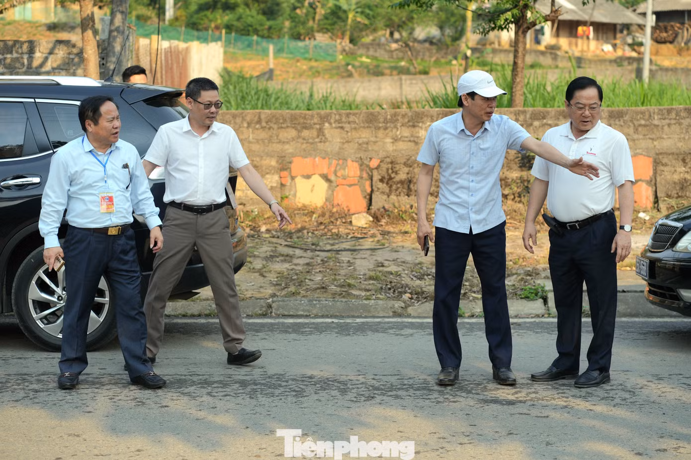 Một số đoạn, tuyến trên cung đường chạy đã được làm sạch đá dăm để đảm bảo an toàn cho các vận động viên.