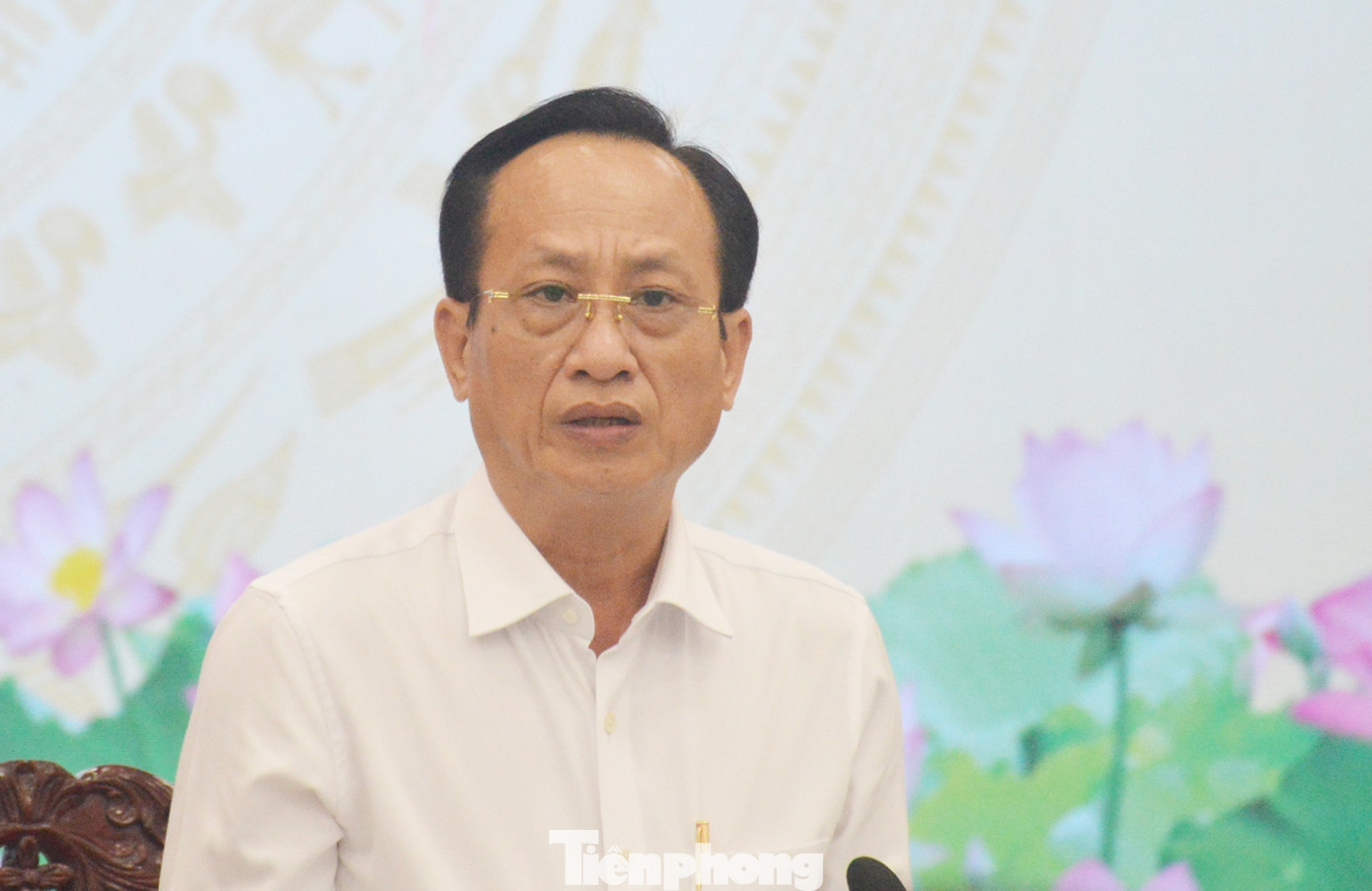 Chủ tịch UBND tỉnh Bạc Liêu Phạm Văn Thiều trao đổi tại hội nghị. Ảnh: Tân Lộc.