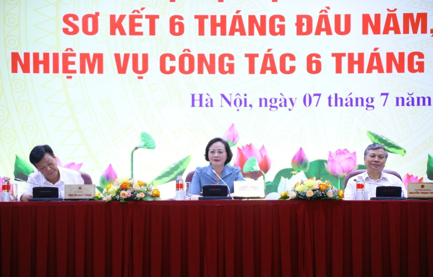 Bộ trưởng Bộ Nội vụ Phạm Thị Thanh Trà chủ trì hội nghị. Ảnh: TTXVN.
