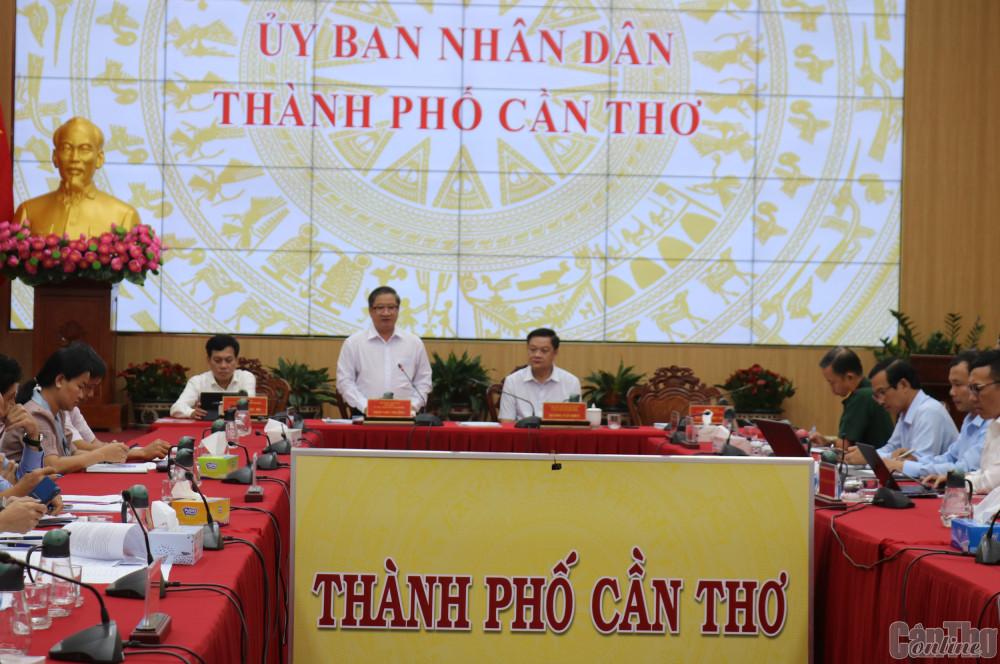 Chủ tịch UBND thành phố Cần Thơ Trần Việt Trường phát biểu tại cuộc họp. Ảnh: Baocantho. Chủ tịch UBND thành phố Cần Thơ Trần Việt Trường phát biểu tại cuộc họp. Ảnh: Baocantho.
