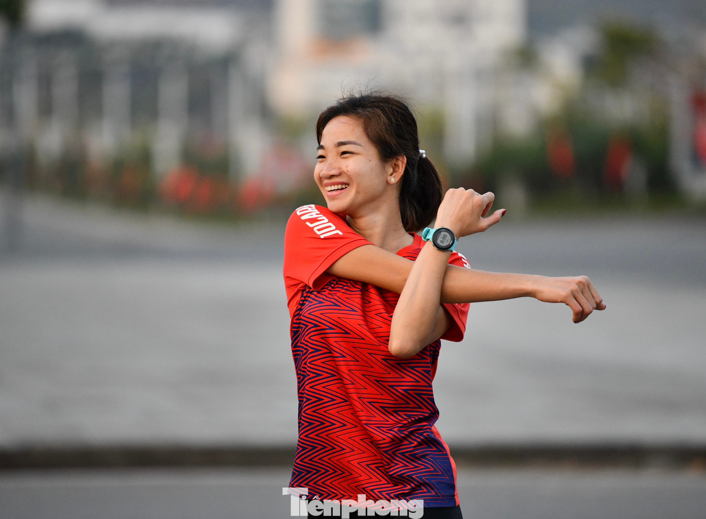 Chia sẻ với phóng viên Tiền Phong, vận động viên Nguyễn Thị Oanh cho biết, cô thi đấu ở cự ly 5km nữ tuyển. "Thời tiết mùa này ở Lai Châu tương đối đẹp, nhưng một vài hôm có nắng khá to. Đường chạy khá nhiều dốc ở tất cả các cự ly", Oanh nhận xét.