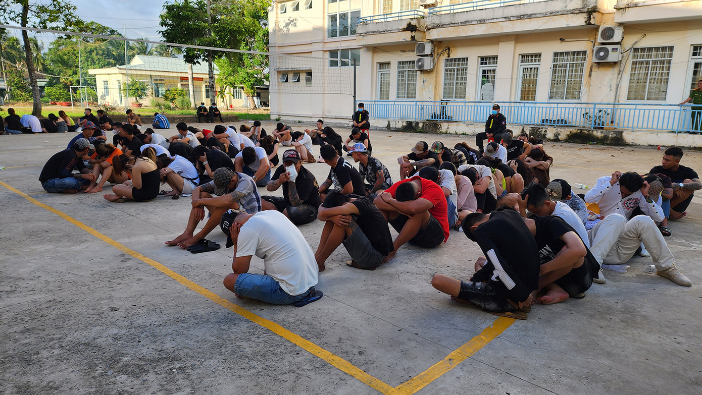 Trong số 110 người ở quán karaoke có 76 trường hợp dương tính với ma túy. Ảnh: PV. Trong số 110 người ở quán karaoke có 76 trường hợp dương tính với ma túy. Ảnh: PV.