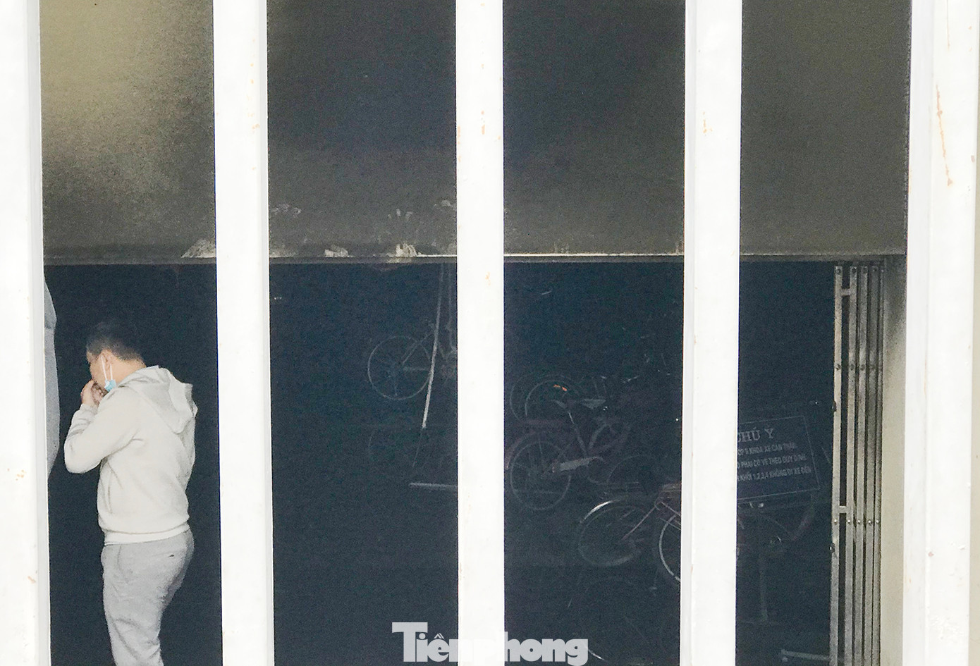 Khu vực xuất hiện vụ cháy ở tầng hầm của Trường Tiểu học Yên Hoà. Ảnh: Trường Phong