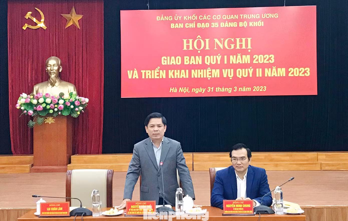 Bí thư Đảng uỷ Khối các cơ quan T.Ư Nguyễn Văn Thể phát biểu tại hội nghị. Ảnh: Trường Phong