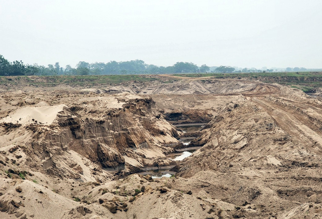 Một bãi cát trên khu đất trước đây là nơi trồng hoa màu của người dân xã Chu Phan. Ảnh: Quang Phong Một bãi cát trên khu đất trước đây là nơi trồng hoa màu của người dân xã Chu Phan. Ảnh: Quang Phong