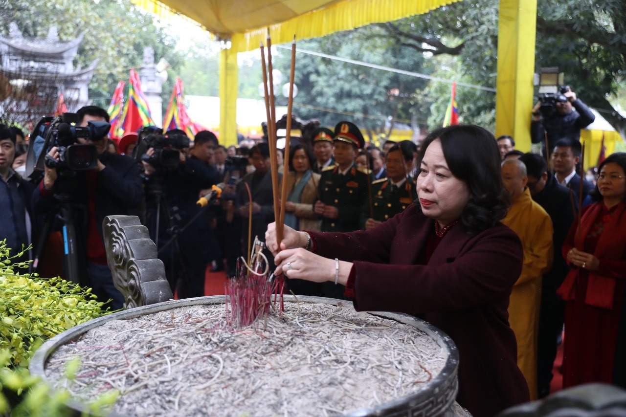 Quyền Chủ tịch nước Võ Thị Ánh Xuân dâng hương tại Lễ kỷ niệm