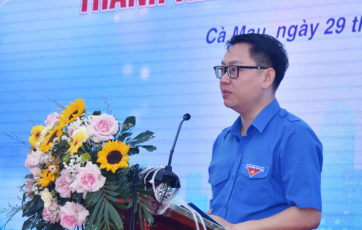 Anh Trần Hữu - Trưởng Ban Thanh niên Công nhân và Đô thị T.Ư Đoàn TNCS Hồ Chí Minh phát biểu khai mạc ngày hội.