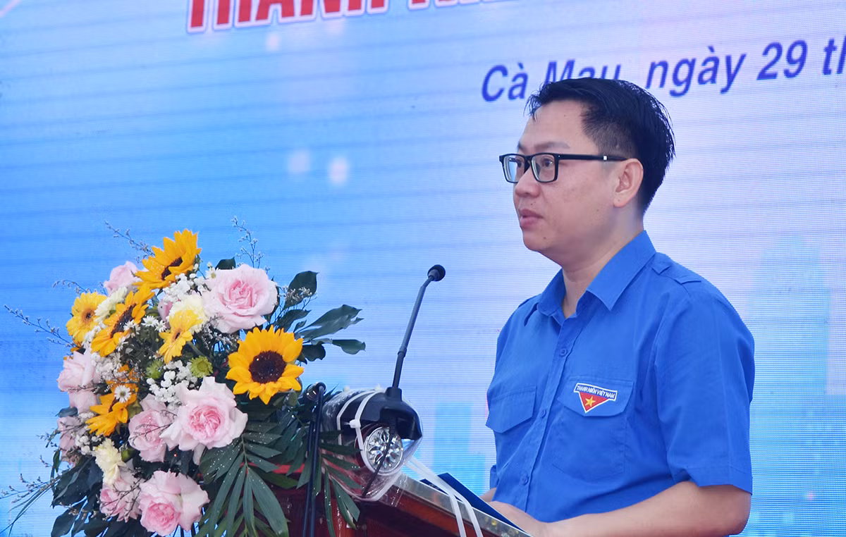 Anh Trần Hữu - Trưởng Ban Thanh niên Công nhân và Đô thị T.Ư Đoàn TNCS Hồ Chí Minh phát biểu khai mạc ngày hội.