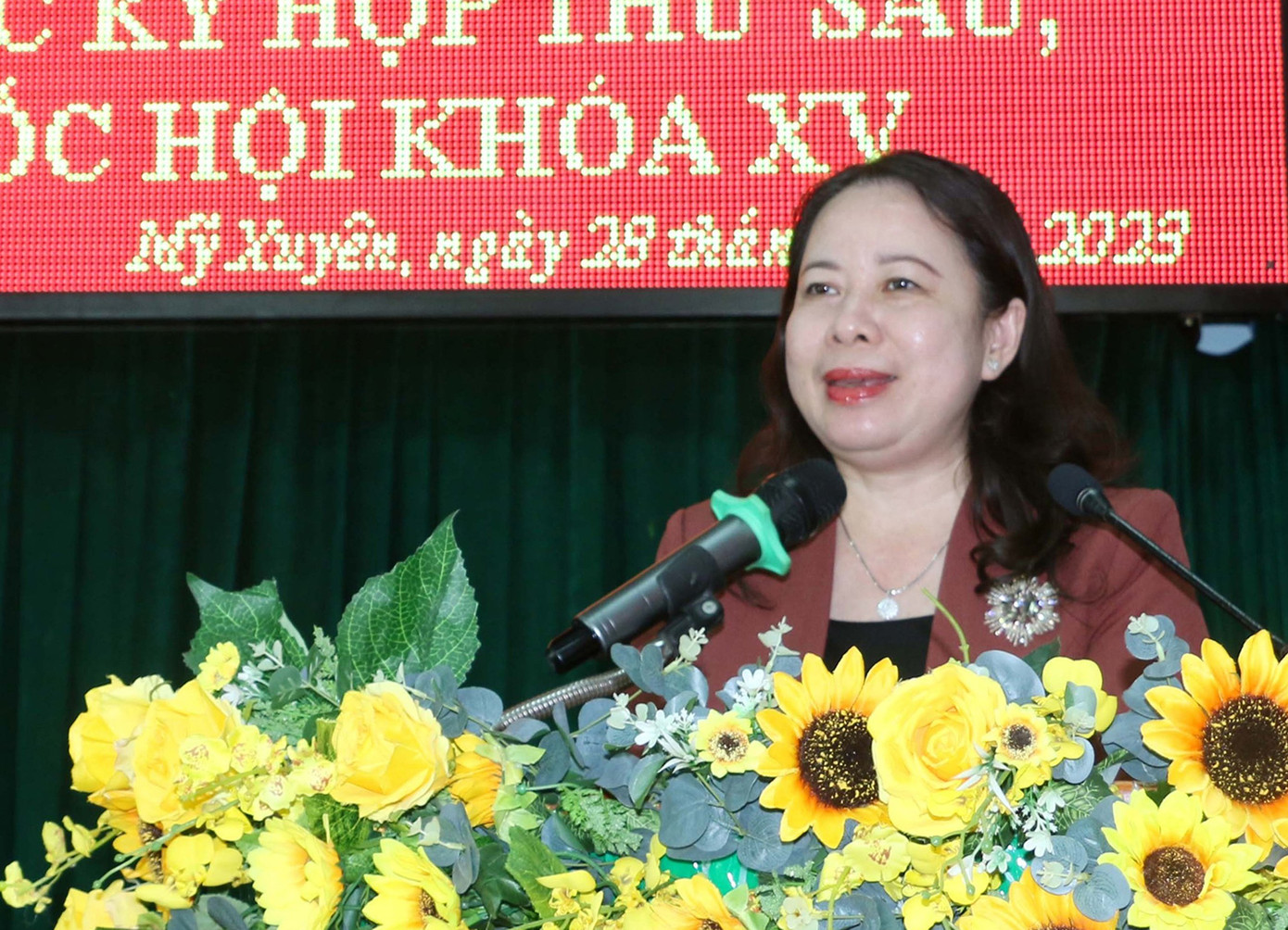 Phó Chủ tịch nước Võ Thị Ánh Xuân phát biểu tại hội nghị tiếp xúc cử tri. Ảnh: PV. Phó Chủ tịch nước Võ Thị Ánh Xuân phát biểu tại hội nghị tiếp xúc cử tri. Ảnh: PV.