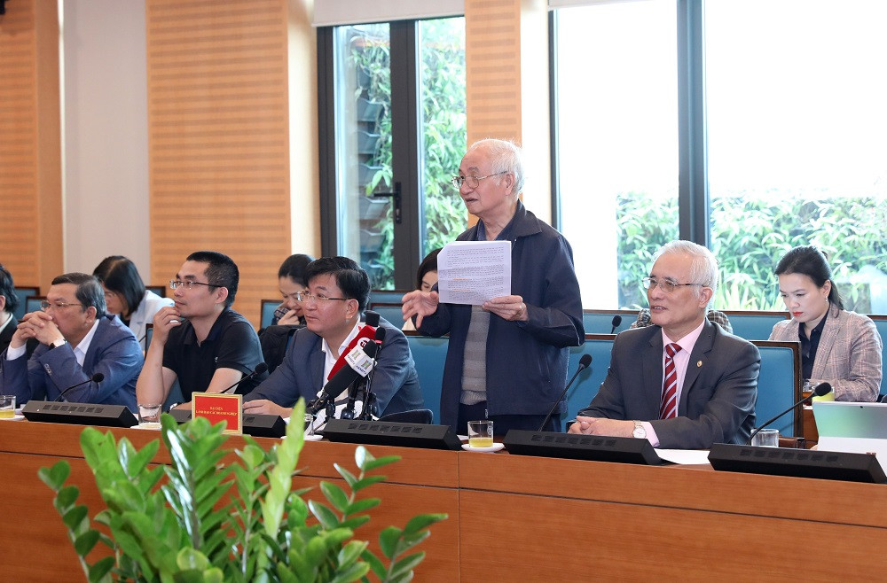 TS.KTS Đào Ngọc Nghiêm, Phó Chủ tịch Hội Quy hoạch phát triển đô thị Việt Nam góp ý tại hội nghị. Ảnh: PV