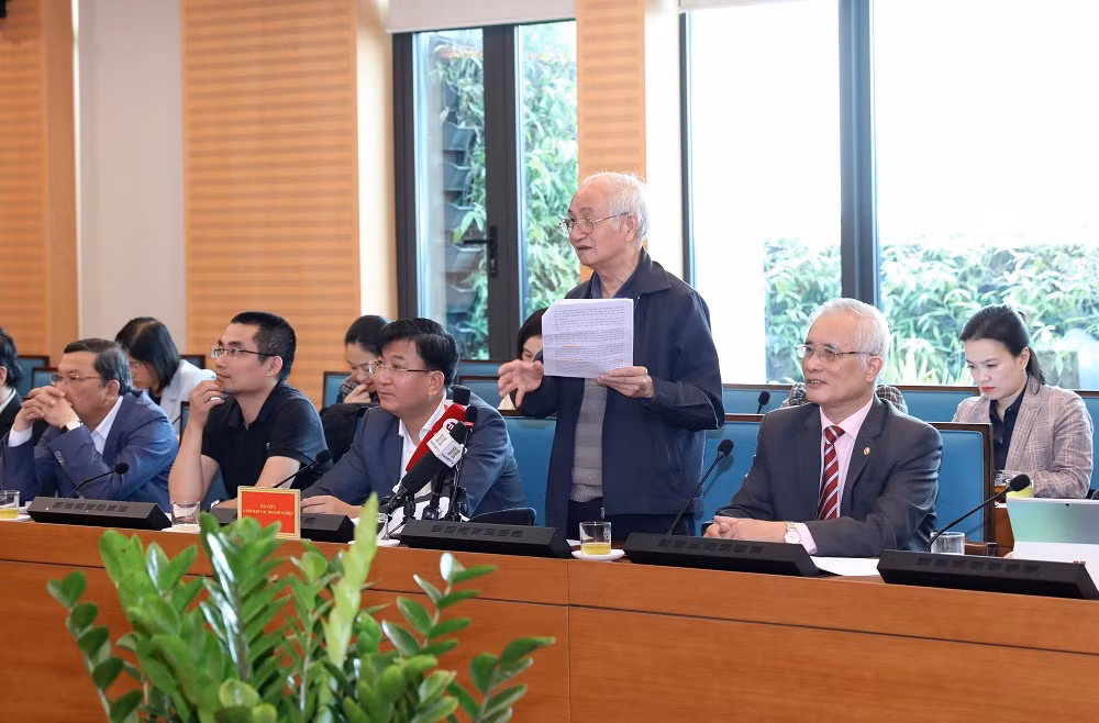 TS.KTS Đào Ngọc Nghiêm, Phó Chủ tịch Hội Quy hoạch phát triển đô thị Việt Nam góp ý tại hội nghị. Ảnh: PV