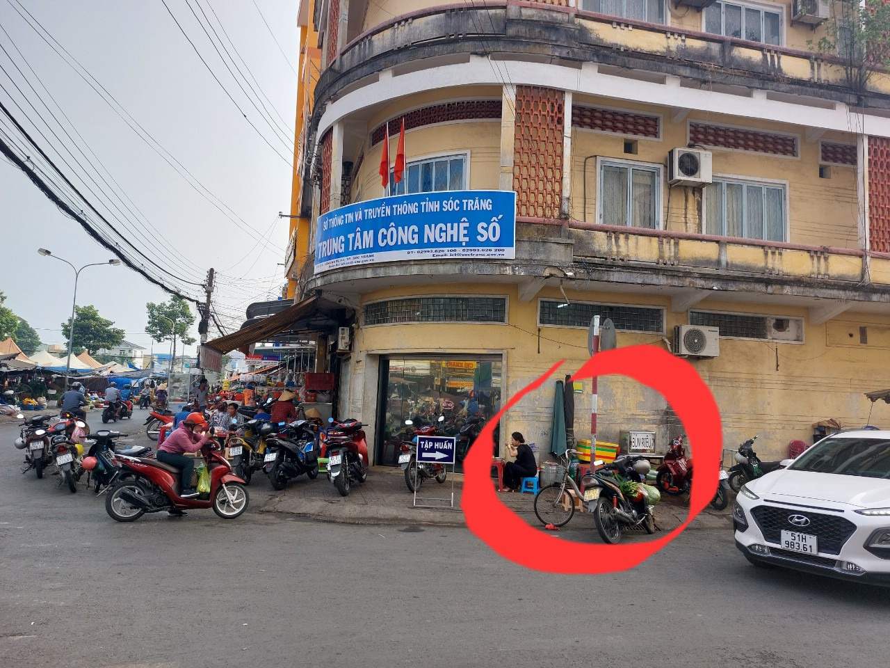 Khu vực xảy ra vụ án mạng. Ảnh: Cao Xuân Lương.