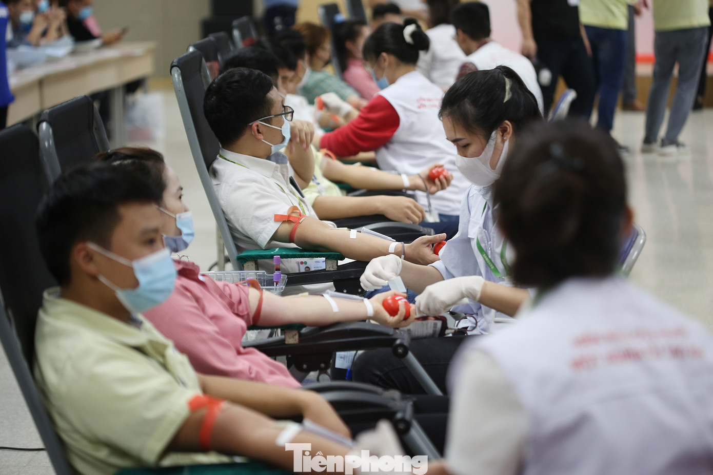 Nhiều công nhân Cty Samsung Electronics Việt Nam Thái Nguyên hiến máu, trong đó, có những trường hợp lên tới gần chục lần. Ảnh: Trường Phong