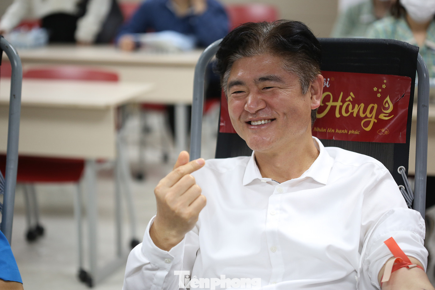 ... để rồi, nhiều lãnh đạo Cty đăng ký hiến máu tại chương trình. Ảnh: Trường Phong